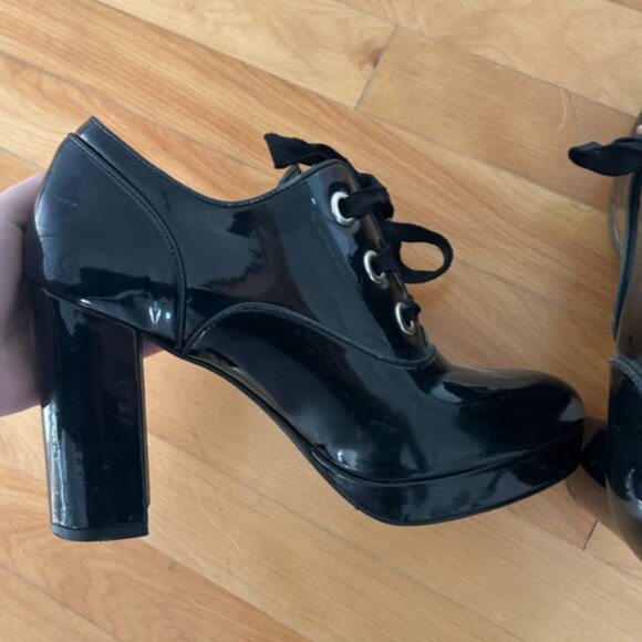 Shiny heels - Picture 3 of 3